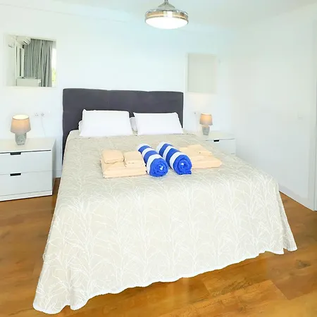 Villa Graceful 5 Bedrooms Vega Del Carmen Distant Sea Views *