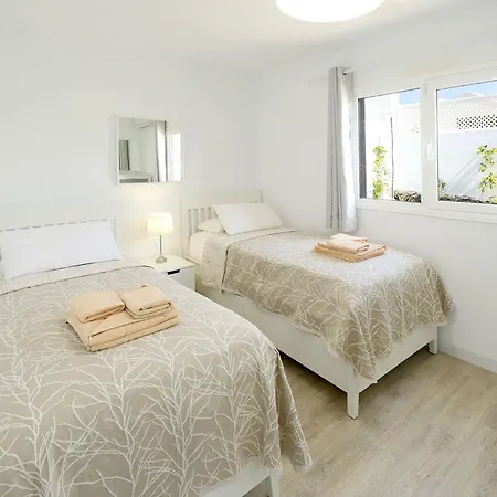 Graceful 5 Bedrooms Vega Del Carmen Distant Sea Views Villa