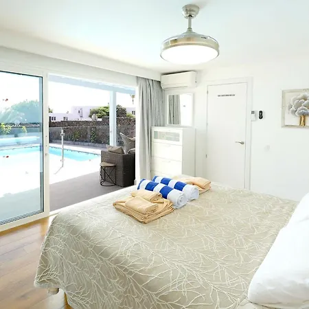 Villa Graceful 5 Bedrooms Vega Del Carmen Distant Sea Views *