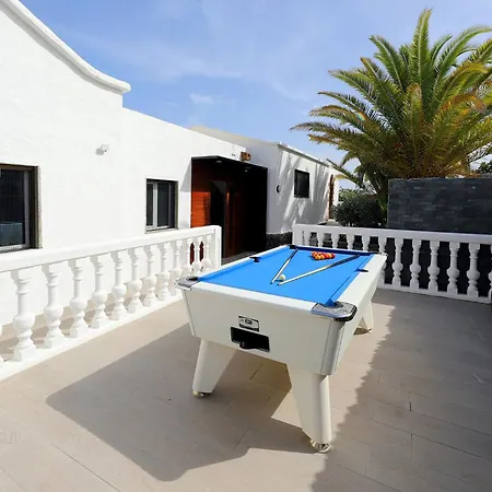 Graceful 5 Bedrooms Vega Del Carmen Distant Sea Views * Puerto del Carmen (Lanzarote)