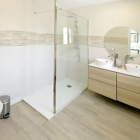 Graceful 5 Bedrooms Vega Del Carmen