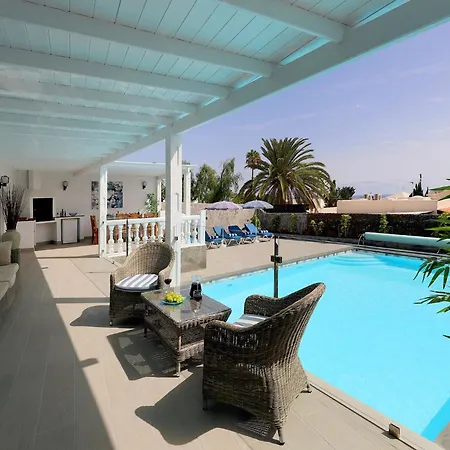 Graceful 5 Bedrooms Vega Del Carmen Distant Sea Views