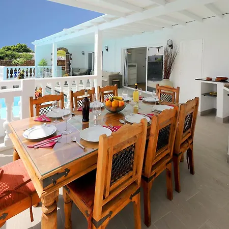 Graceful 5 Bedrooms Vega Del Carmen Distant Sea Views