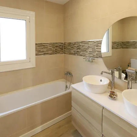 Villa Graceful 5 Bedrooms Vega Del Carmen Distant Sea Views