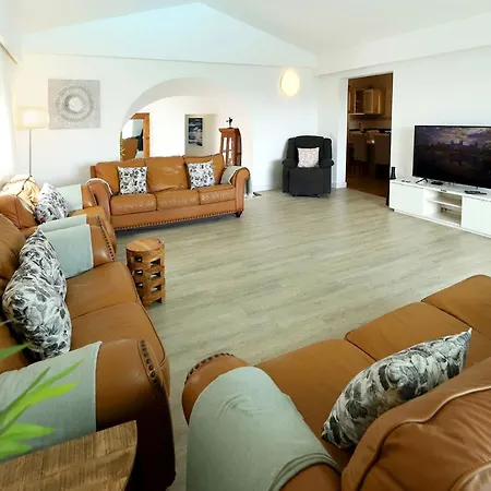 Graceful 5 Bedrooms Vega Del Carmen Вилла