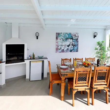Villa Graceful 5 Bedrooms Vega Del Carmen Distant Sea Views